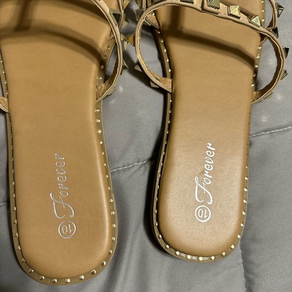 Stud slip in sandals - Picture 4 of 4